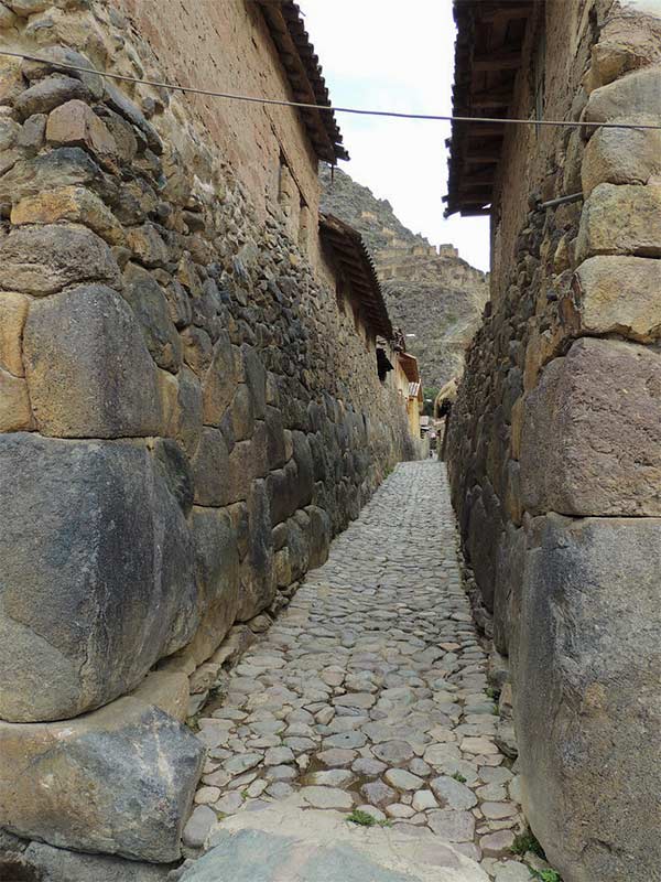 Ollantaytambo Ruins by Incas